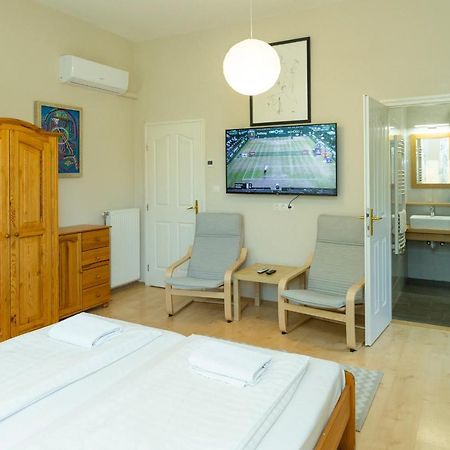 Nemes Apartman เอ็กเกอร์ ภายนอก รูปภาพ