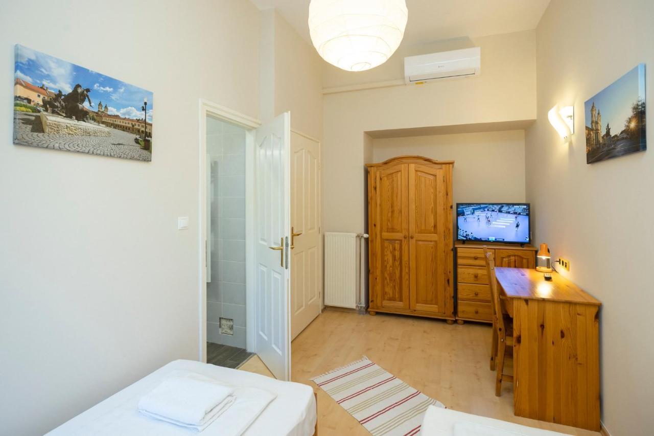 Nemes Apartman เอ็กเกอร์ ภายนอก รูปภาพ