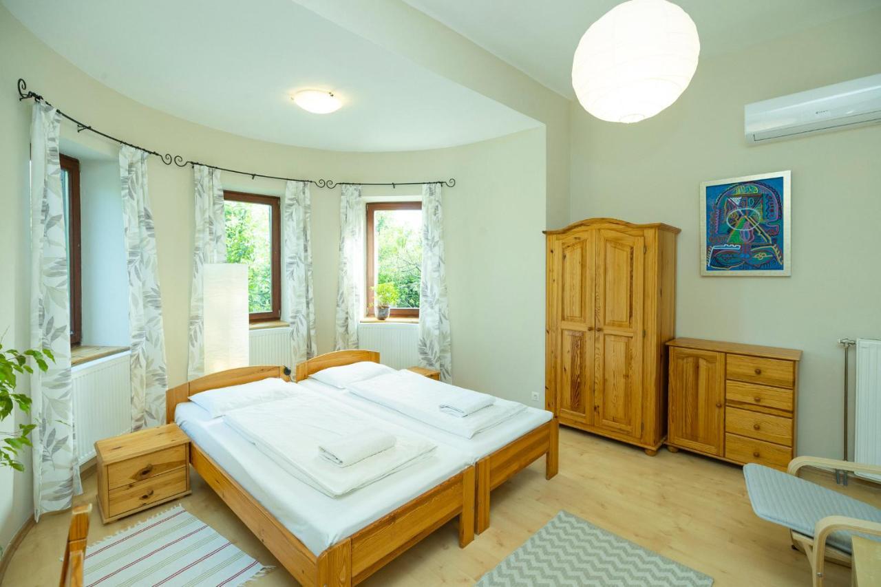 Nemes Apartman เอ็กเกอร์ ภายนอก รูปภาพ