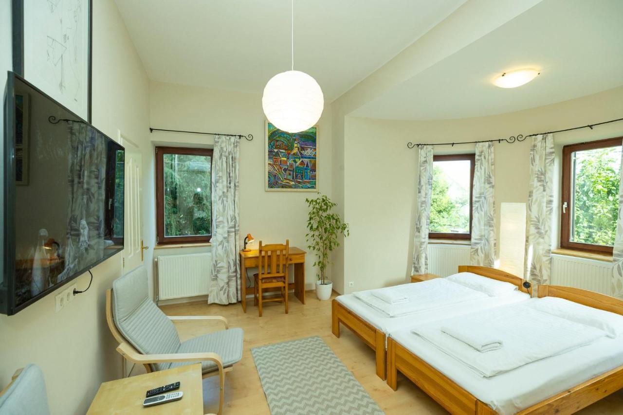 Nemes Apartman เอ็กเกอร์ ภายนอก รูปภาพ