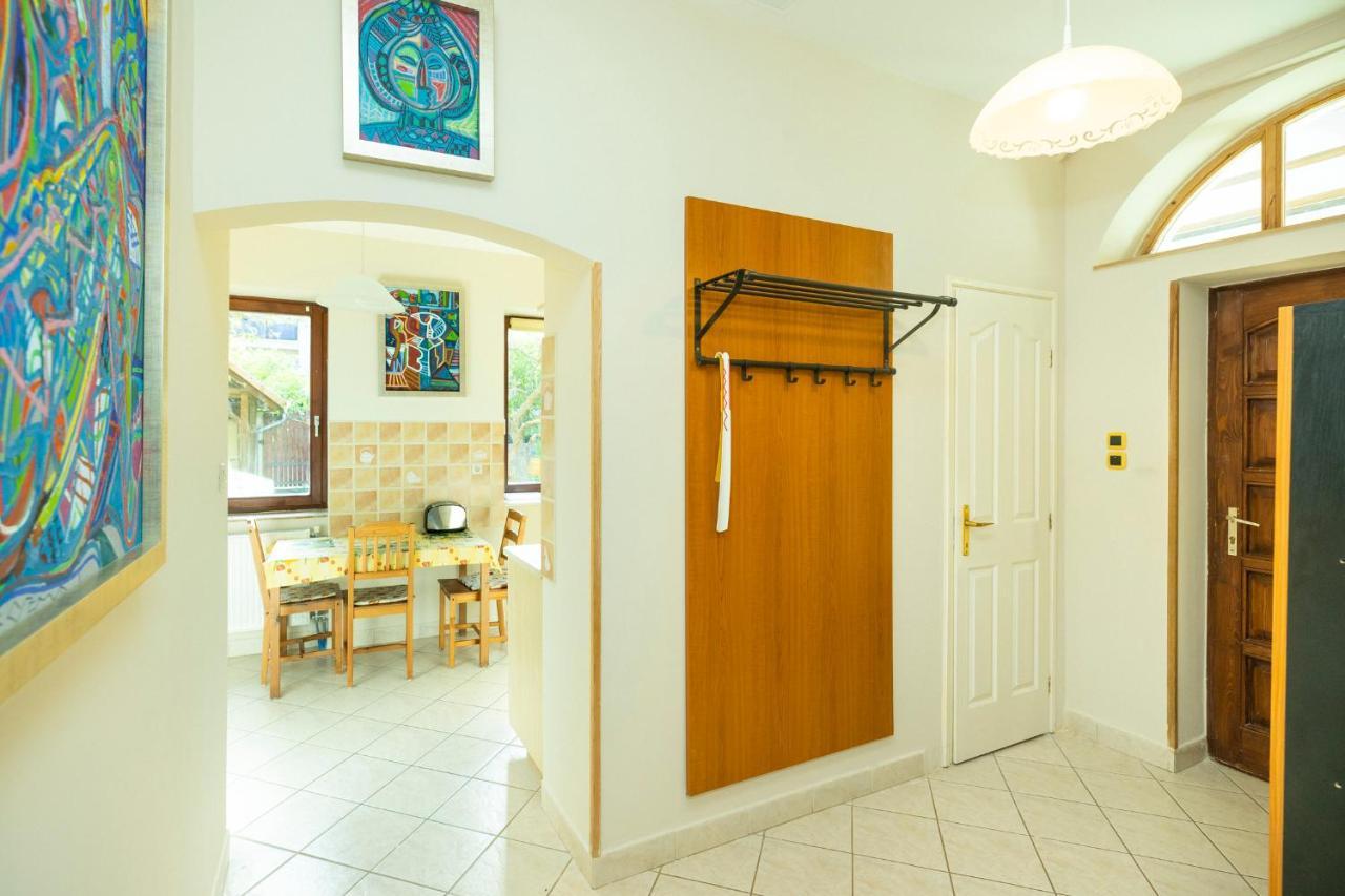 Nemes Apartman เอ็กเกอร์ ภายนอก รูปภาพ