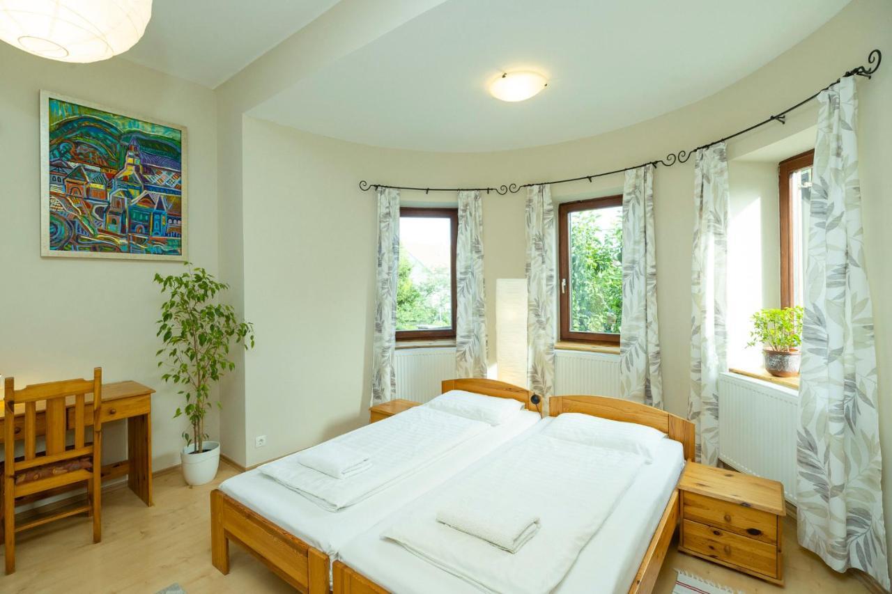 Nemes Apartman เอ็กเกอร์ ภายนอก รูปภาพ