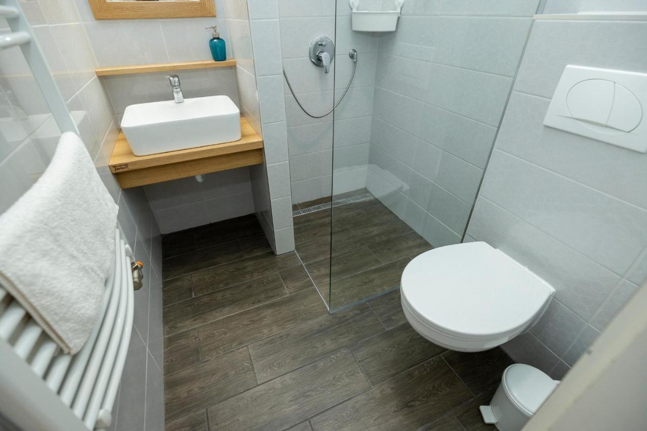 Nemes Apartman เอ็กเกอร์ ภายนอก รูปภาพ